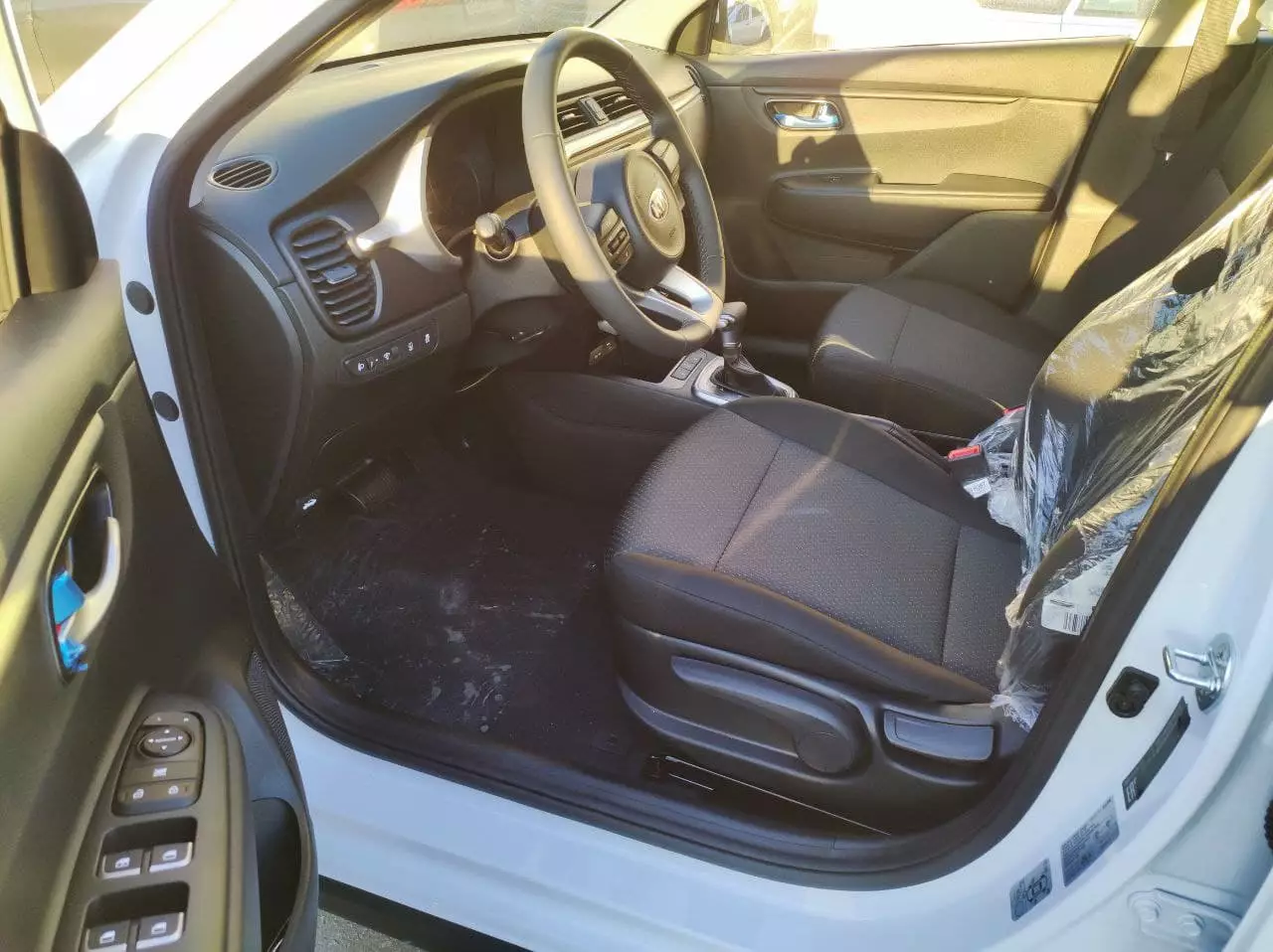 Автосалон: Kia Rio X