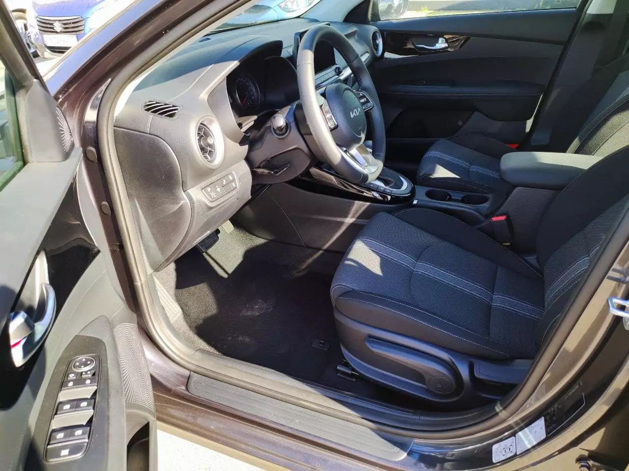 Автосалон: Kia Cerato