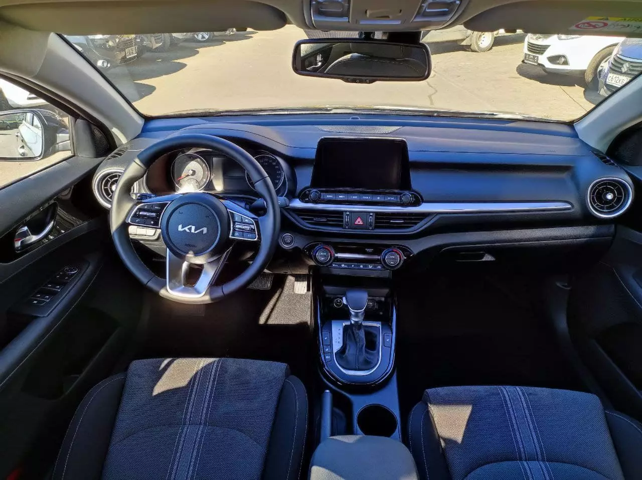 Автосалон: Kia Cerato