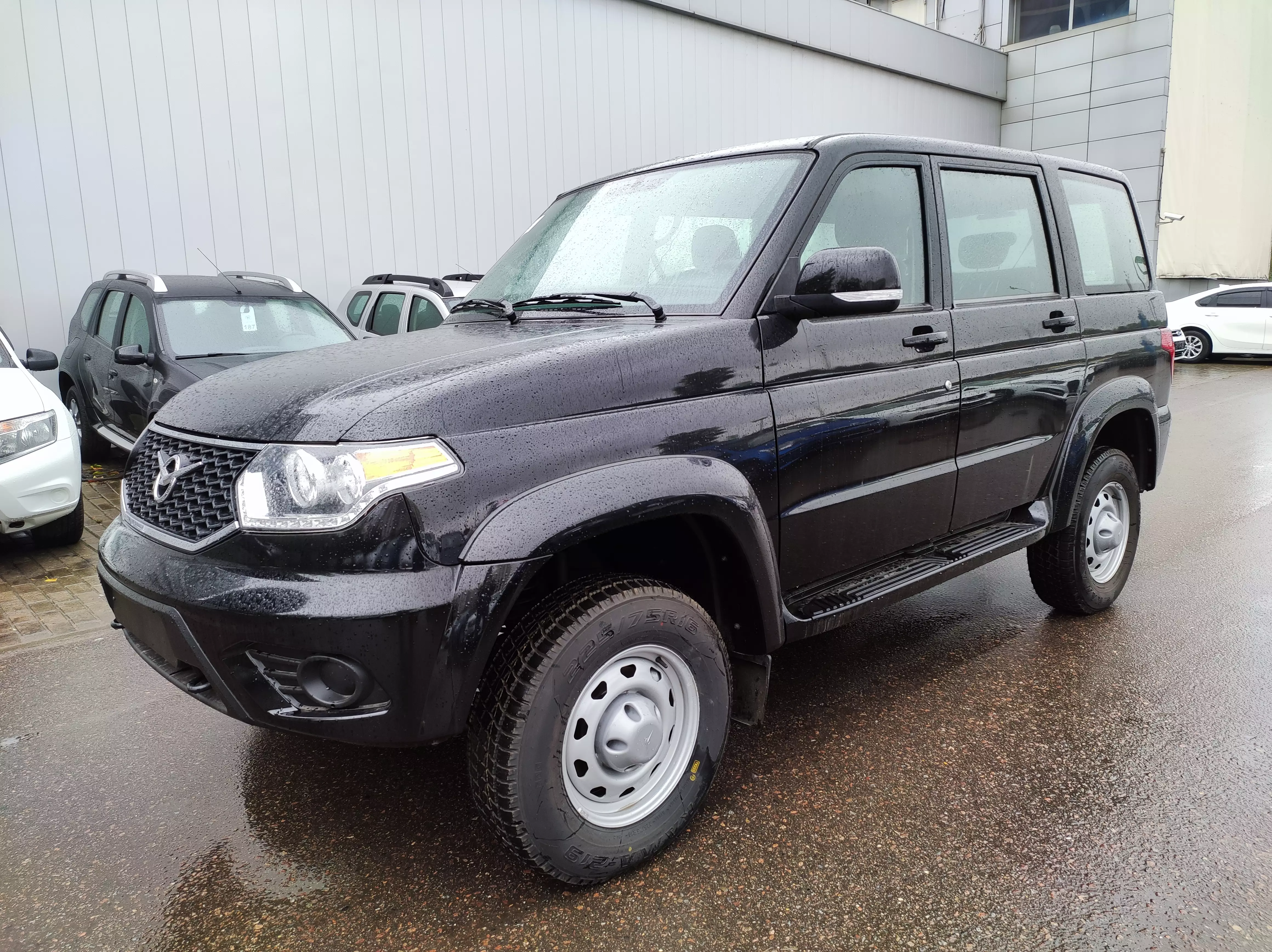 Автосалон: Uaz Patriot