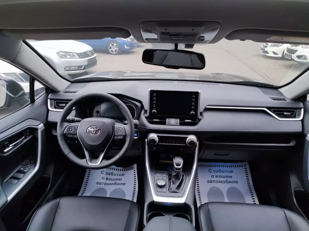 Автосалон: Toyota Rav4