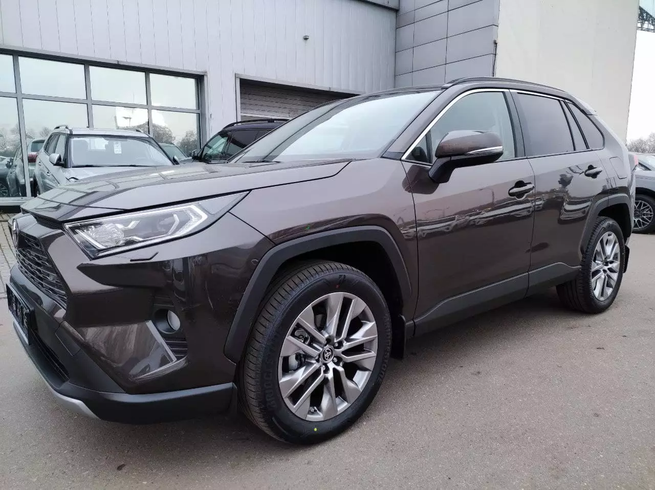 Автосалон: Toyota Rav4