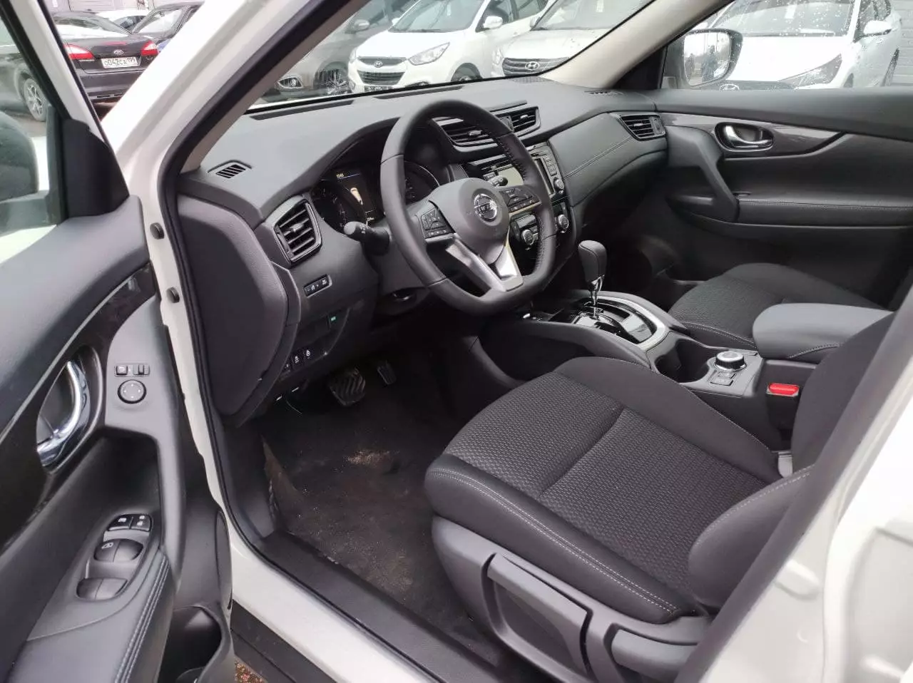 Автосалон: Nissan X-Trail