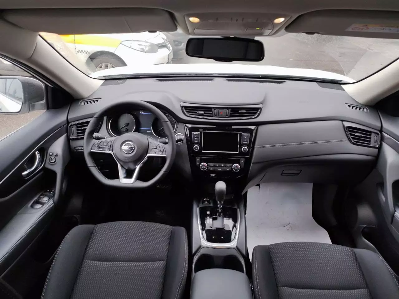 Автосалон: Nissan X-Trail
