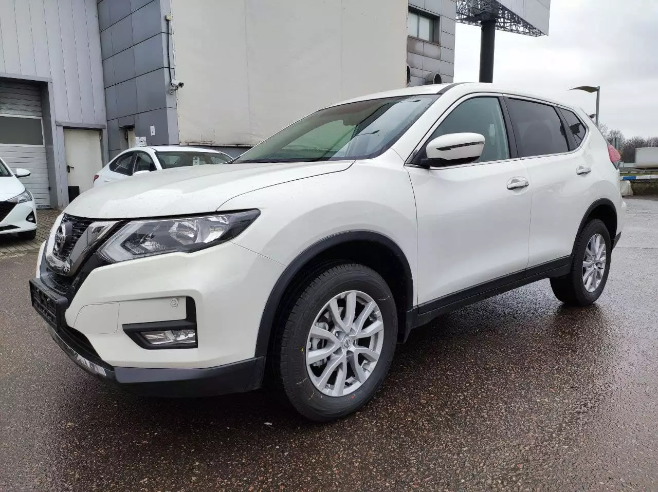 Автосалон: Nissan X-Trail