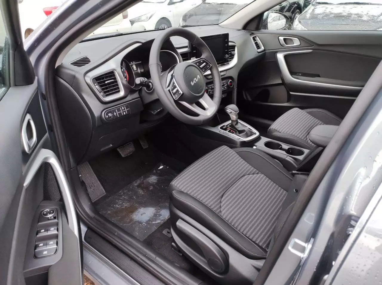 Автосалон: Kia Ceed SW