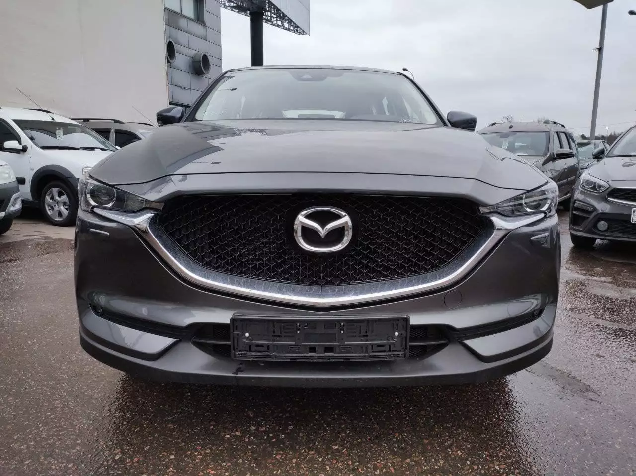 Автосалон: Mazda CX-5