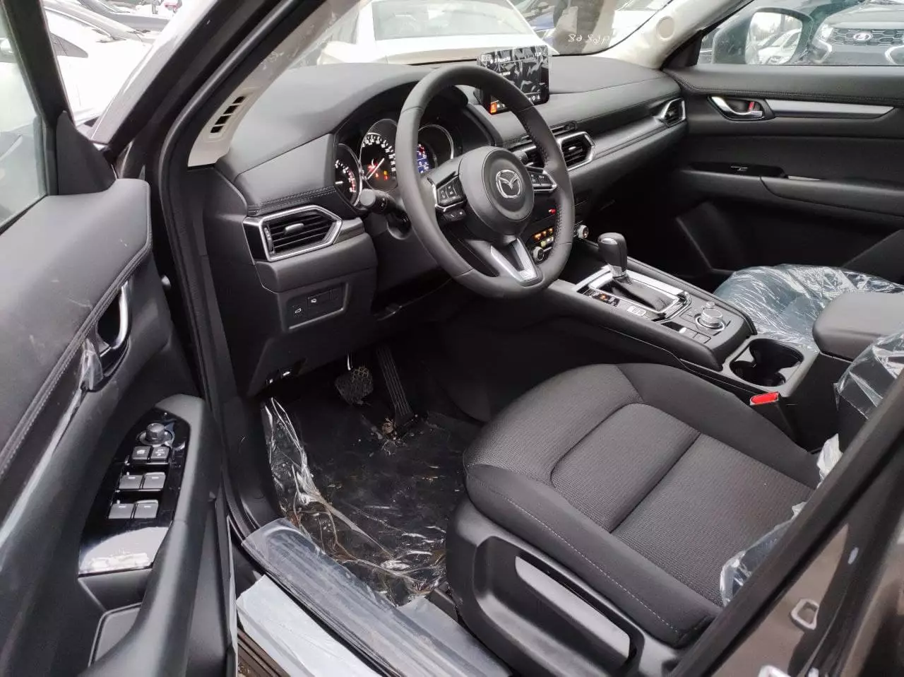 Автосалон: Mazda CX-5