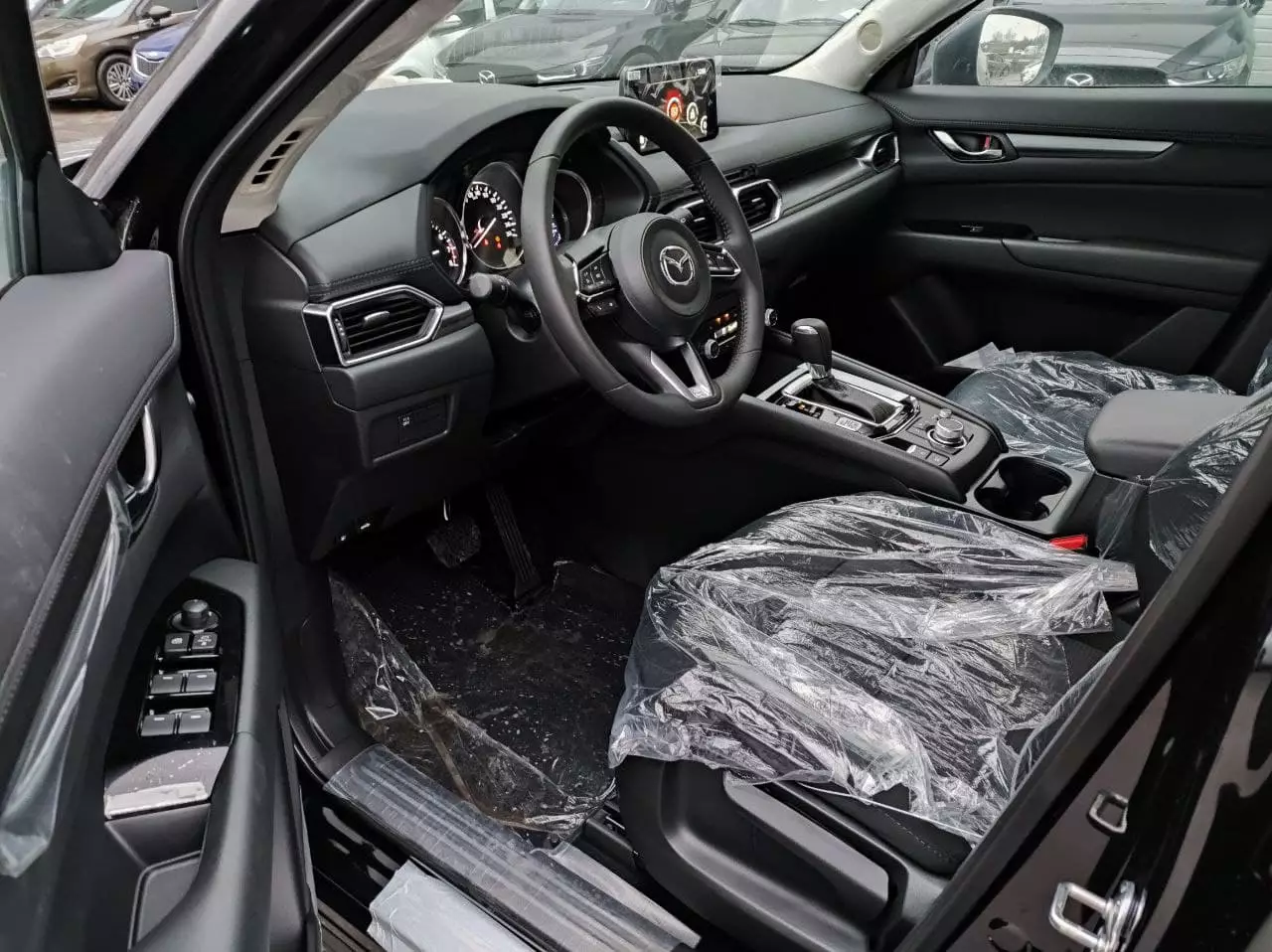 Автосалон: Mazda CX-5