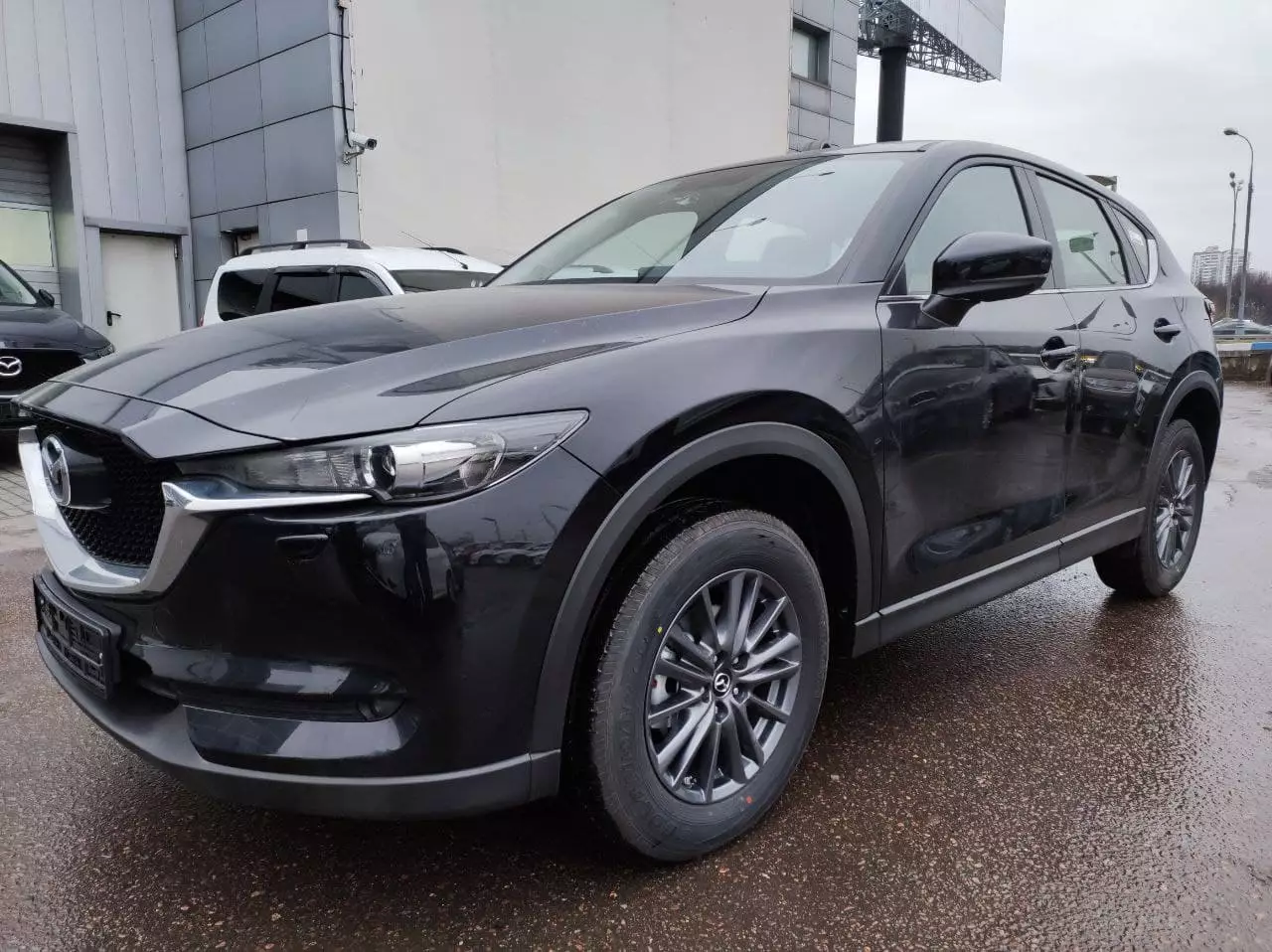 Автосалон: Mazda CX-5