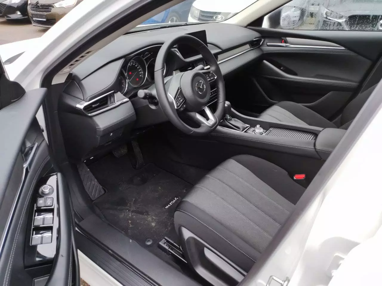 Автосалон: Mazda 6