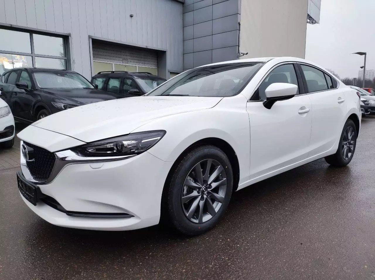 Автосалон: Mazda 6