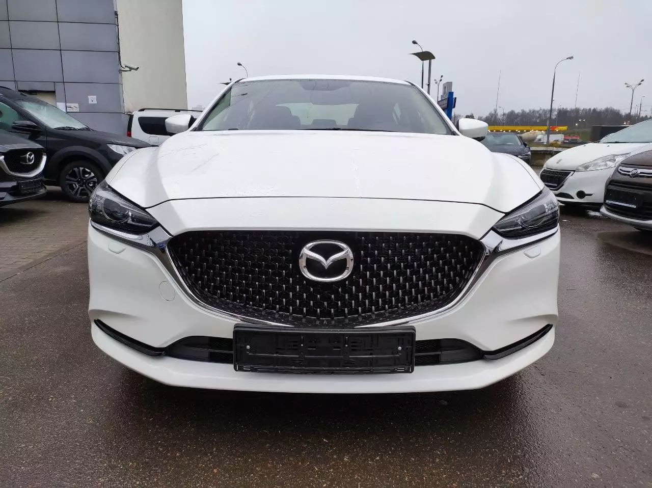 Автосалон: Mazda 6