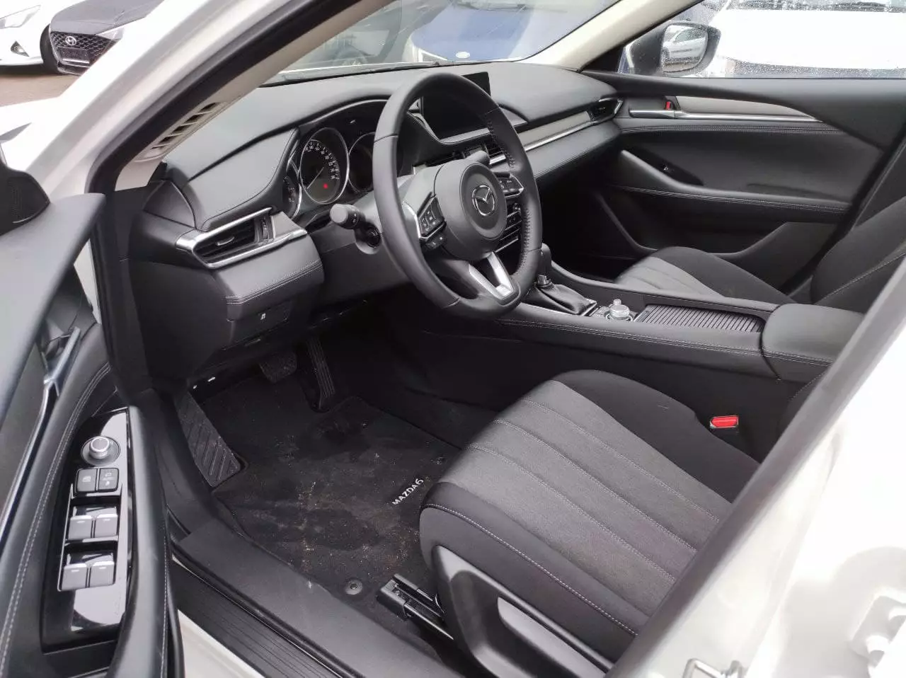 Автосалон: Mazda 6