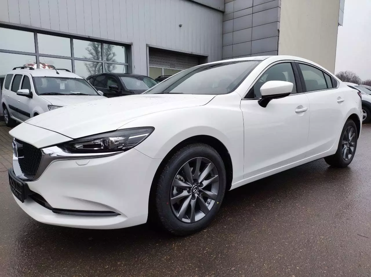 Автосалон: Mazda 6