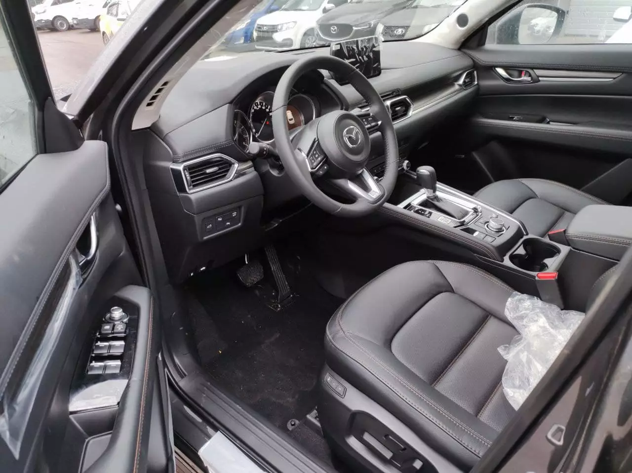 Автосалон: Mazda CX-5