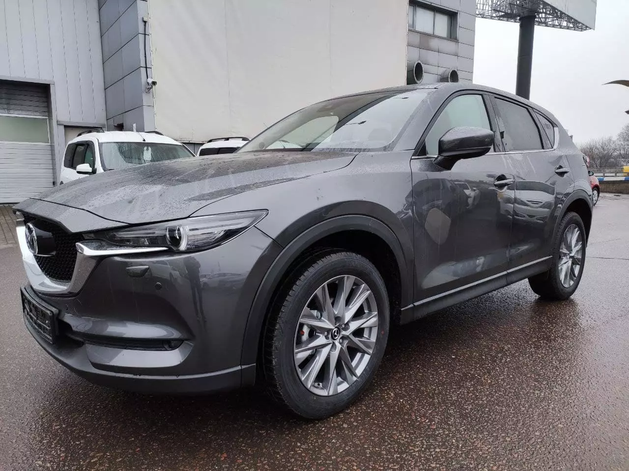 Автосалон: Mazda CX-5