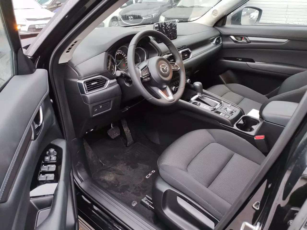Автосалон: Mazda CX-5