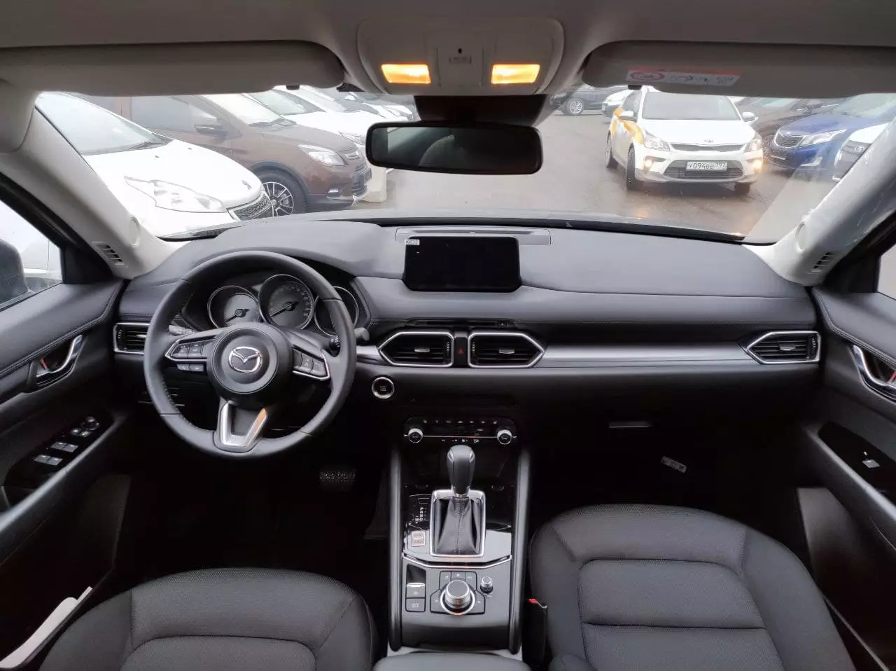 Автосалон: Mazda CX-5
