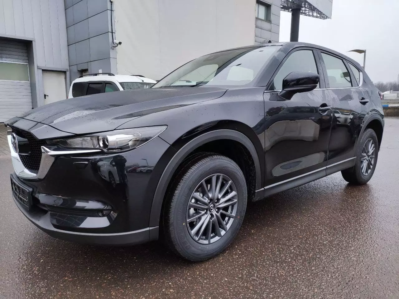 Автосалон: Mazda CX-5
