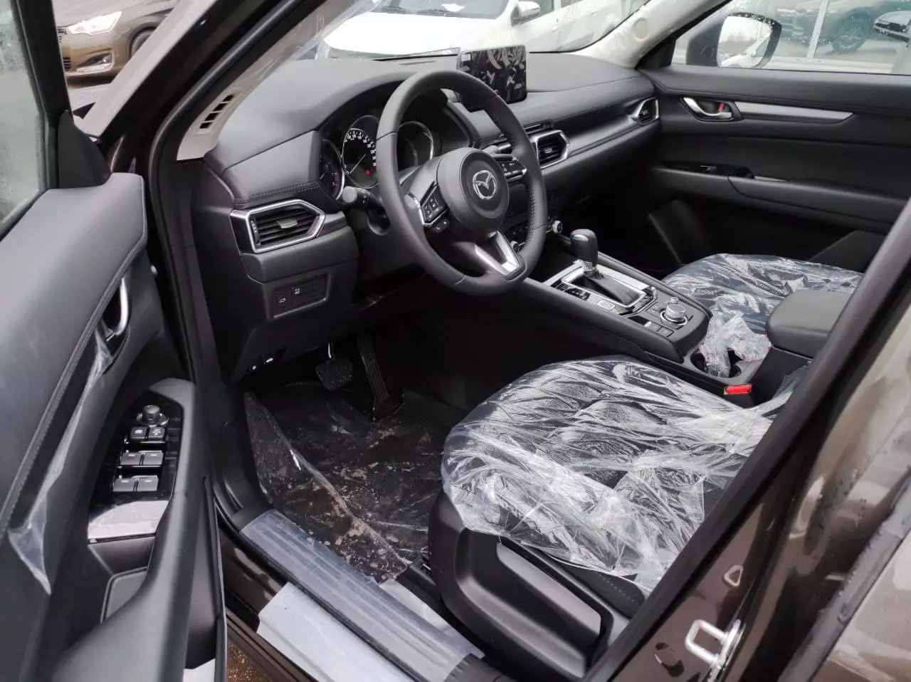 Автосалон: Mazda CX-5