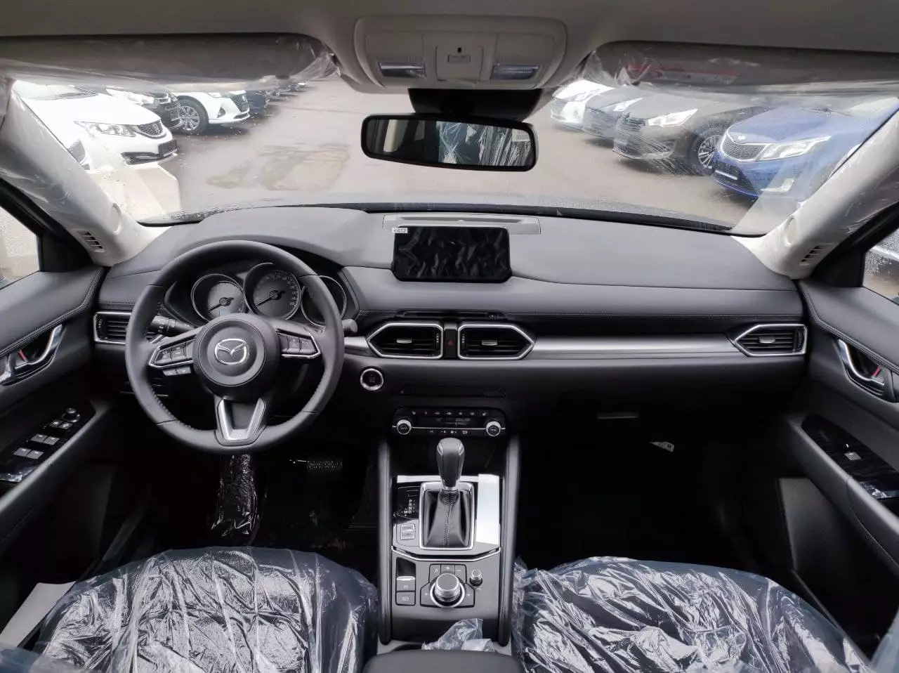 Автосалон: Mazda CX-5