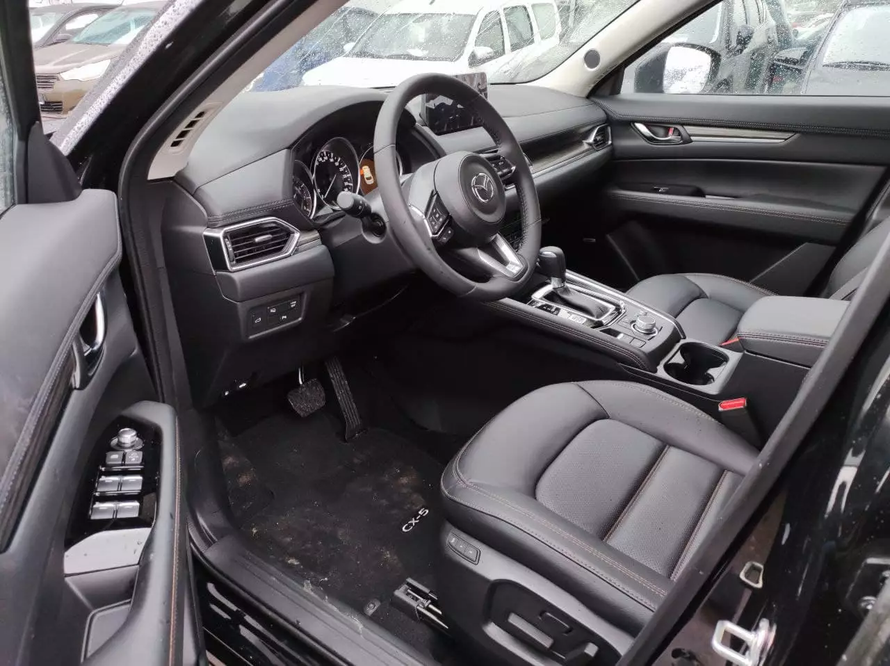 Автосалон: Mazda CX-5