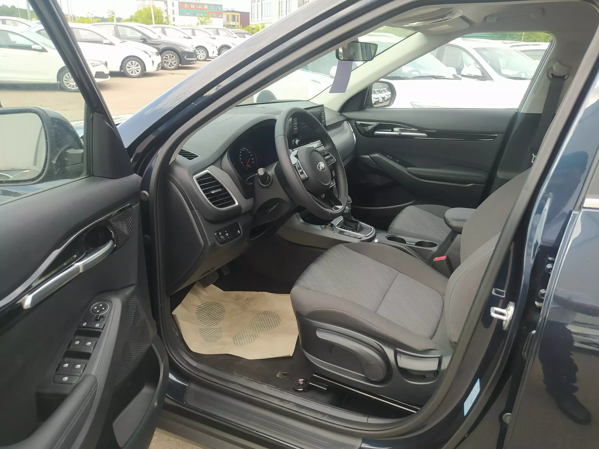 Автосалон: Kia Seltos