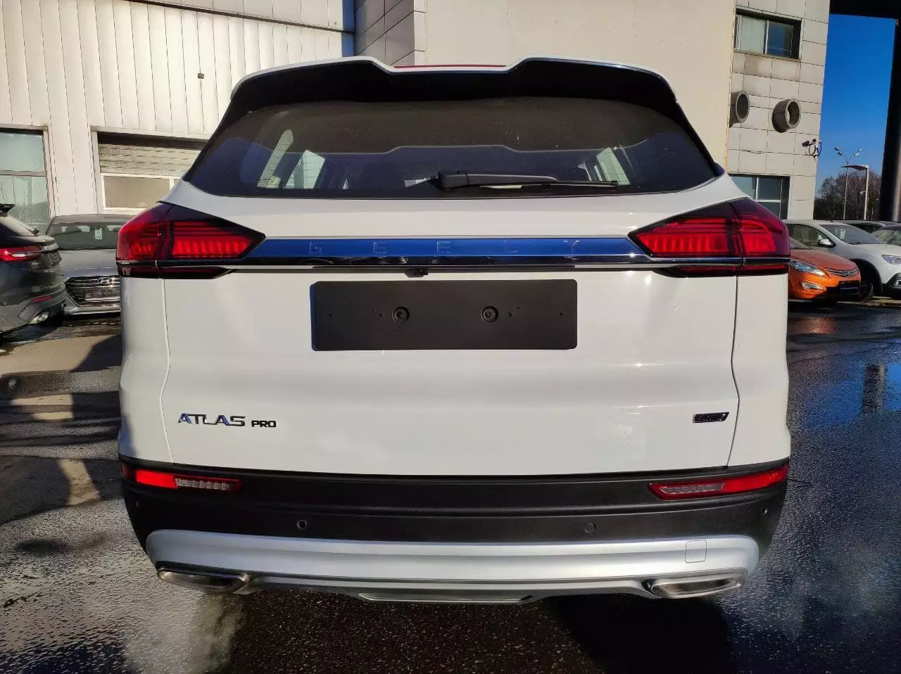 Автосалон: Geely Atlas Pro