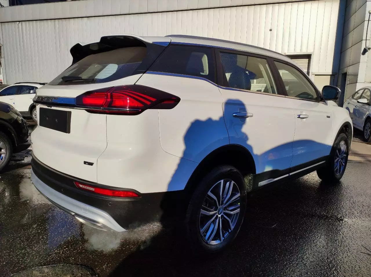 Автосалон: Geely Atlas Pro