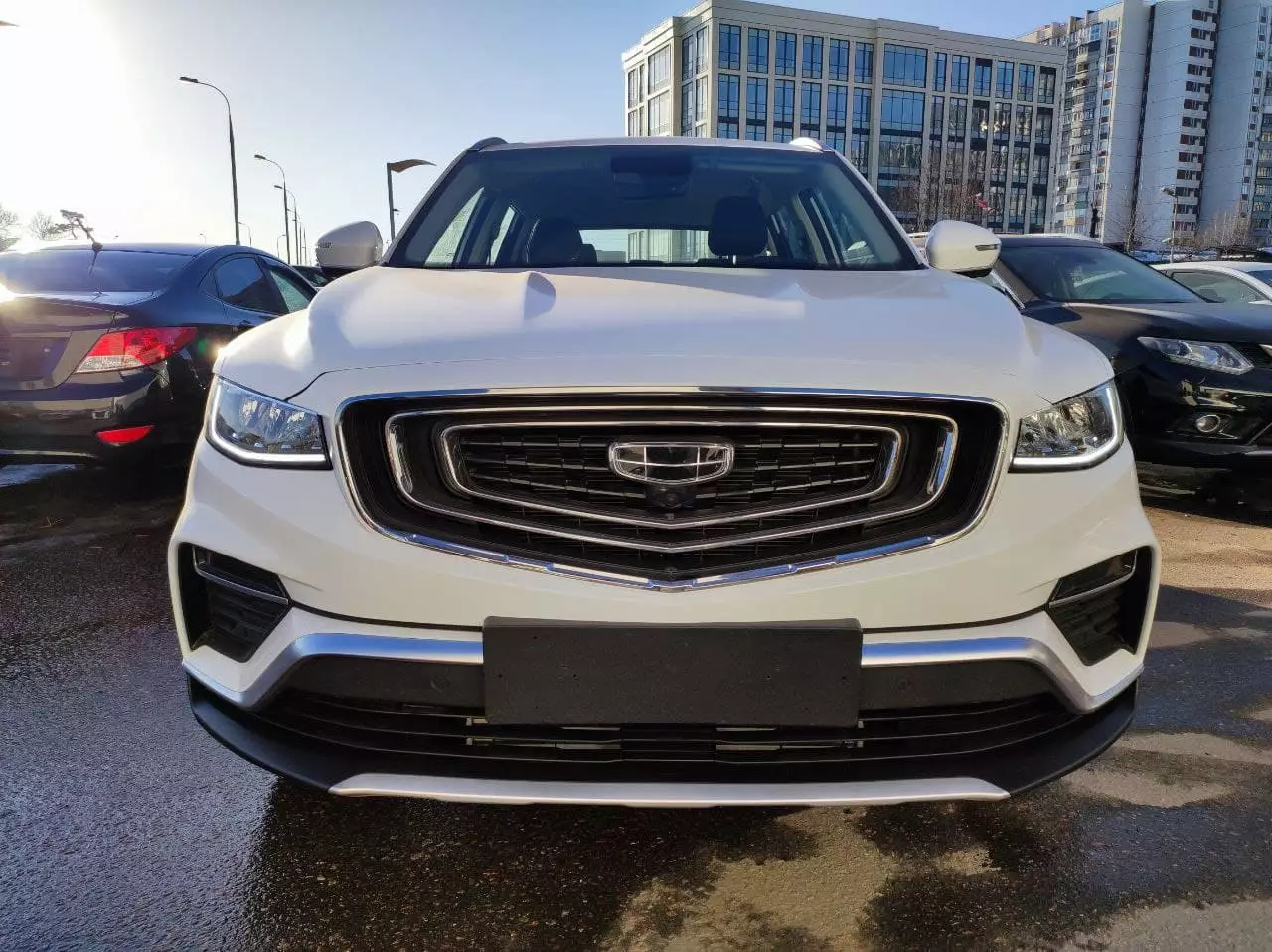Автосалон: Geely Atlas Pro
