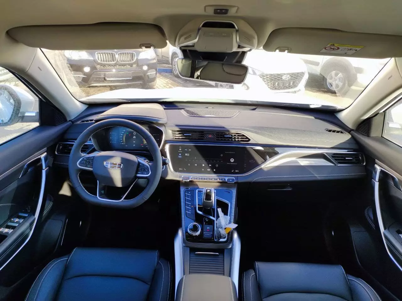 Автосалон: Geely Atlas Pro