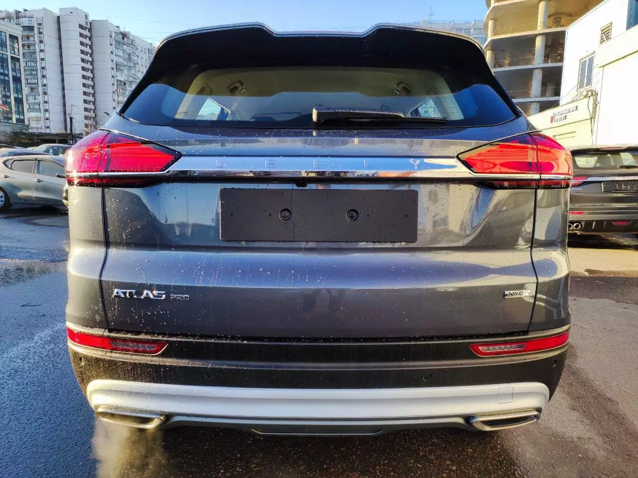 Автосалон: Geely Atlas Pro