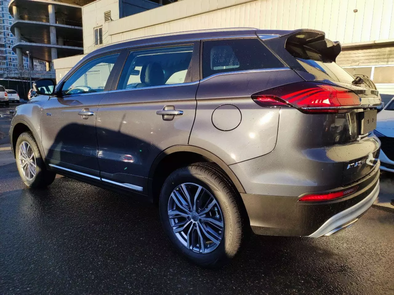 Автосалон: Geely Atlas Pro