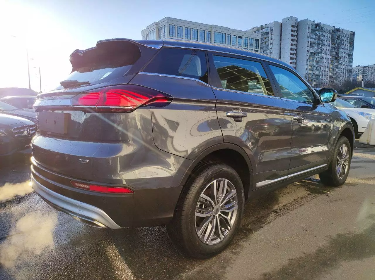 Автосалон: Geely Atlas Pro