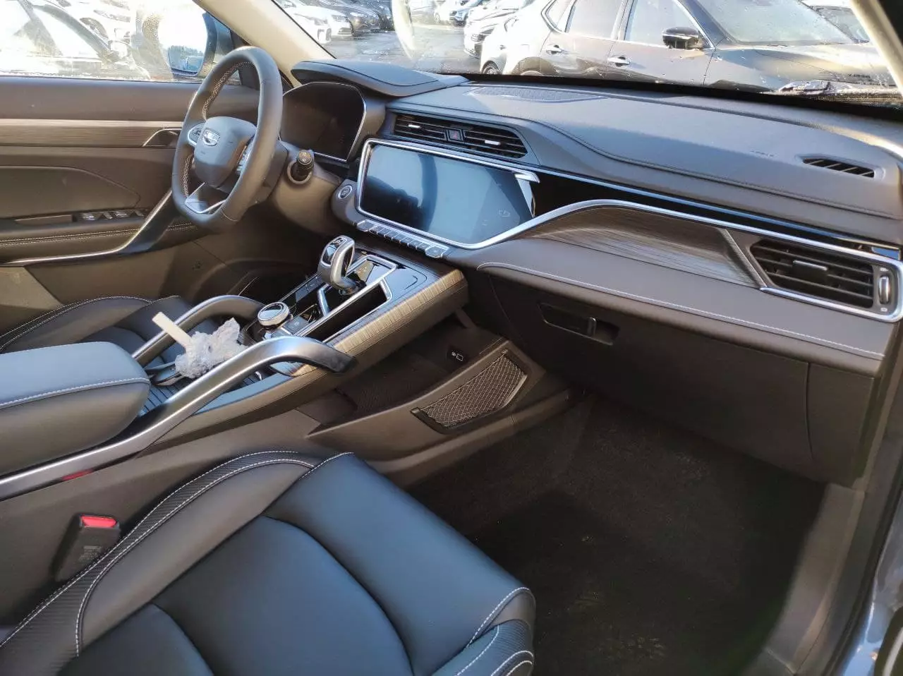 Автосалон: Geely Atlas Pro
