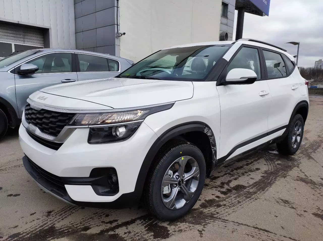 Автосалон: Kia Seltos