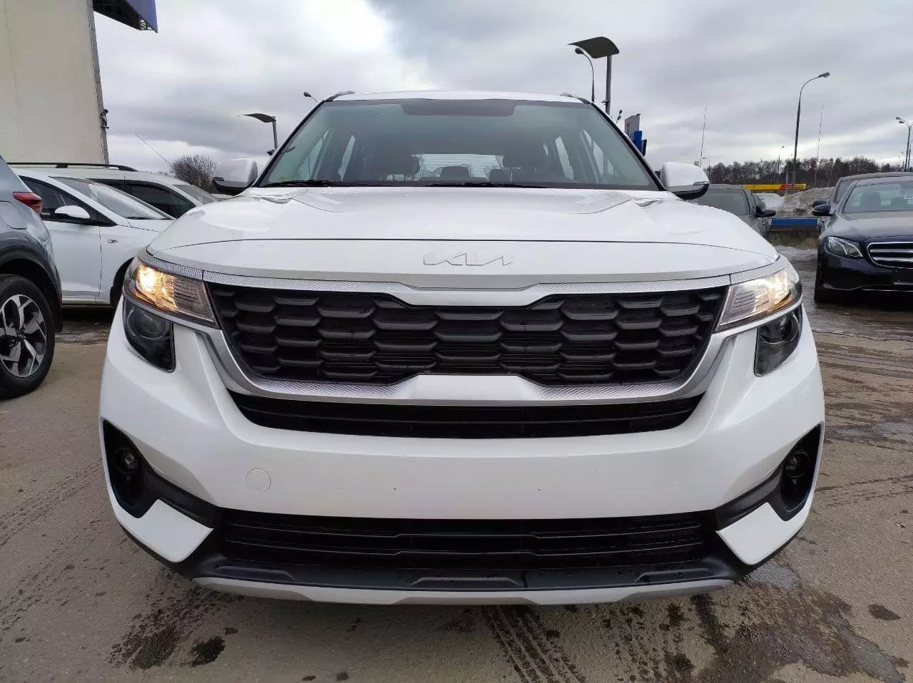 Автосалон: Kia Seltos