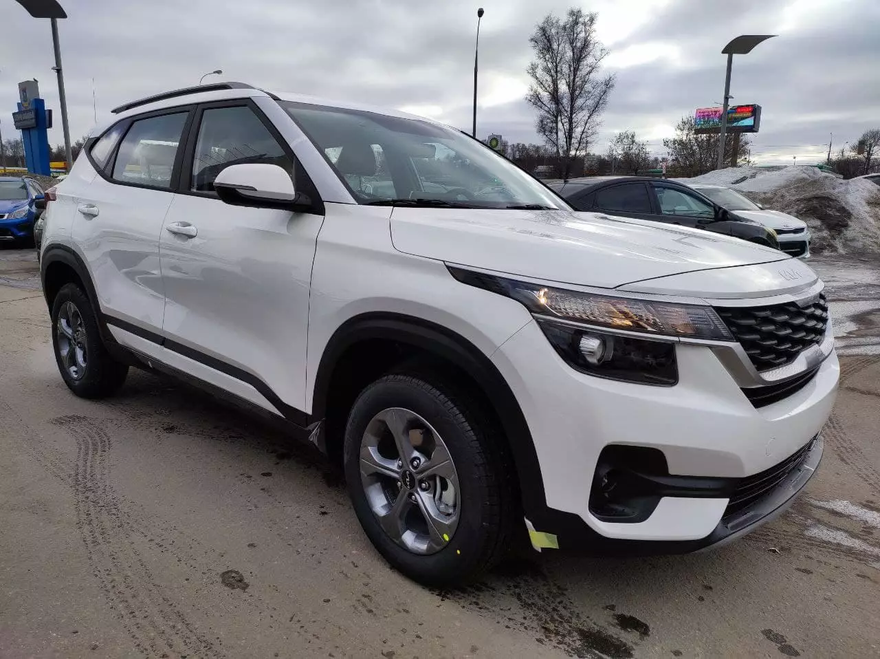 Автосалон: Kia Seltos