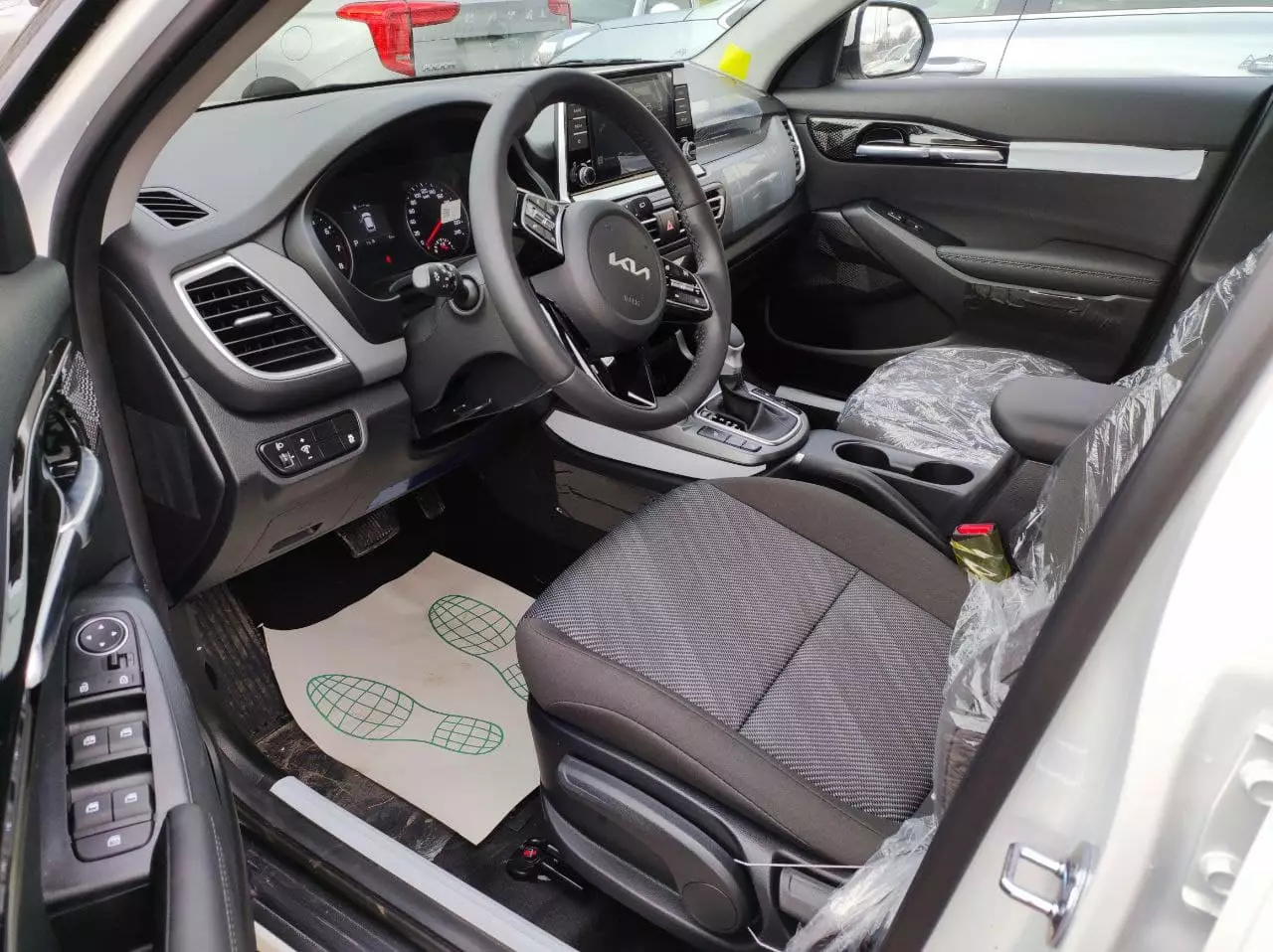 Автосалон: Kia Seltos