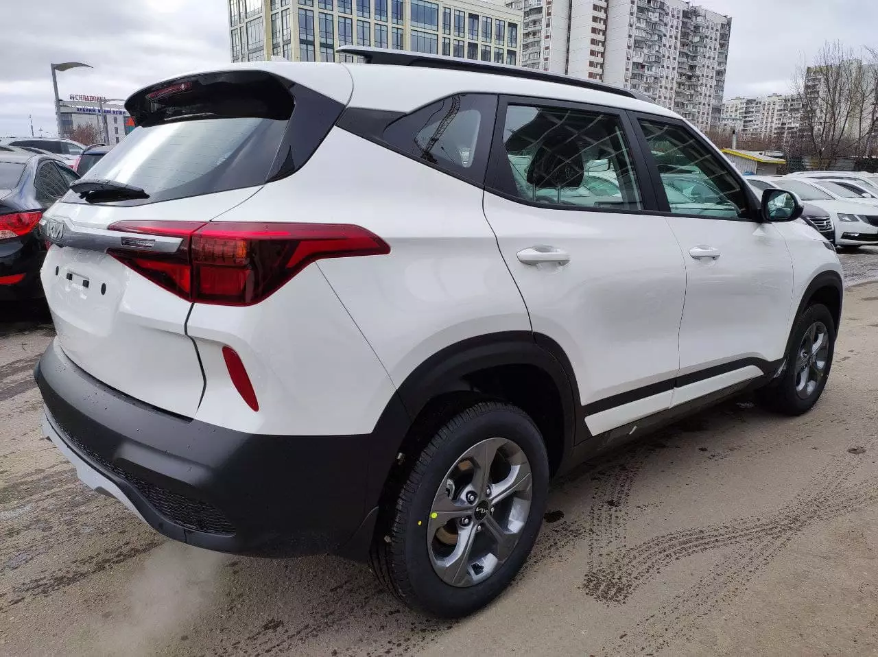 Автосалон: Kia Seltos