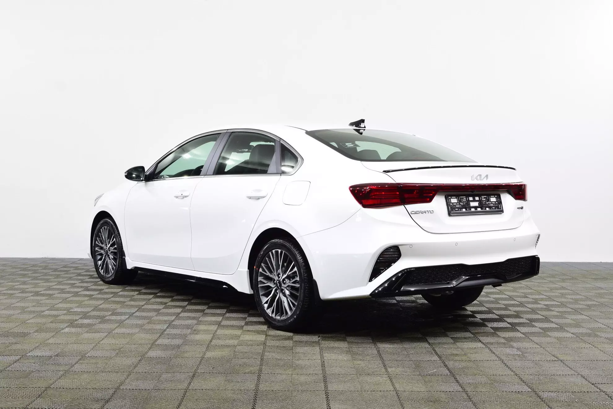 Автосалон: Kia Cerato