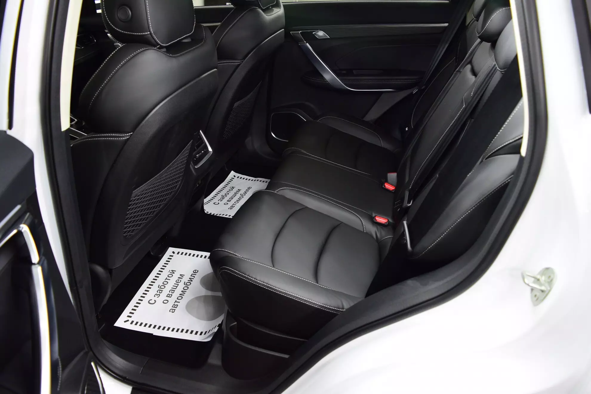 Автосалон: Geely Atlas Pro