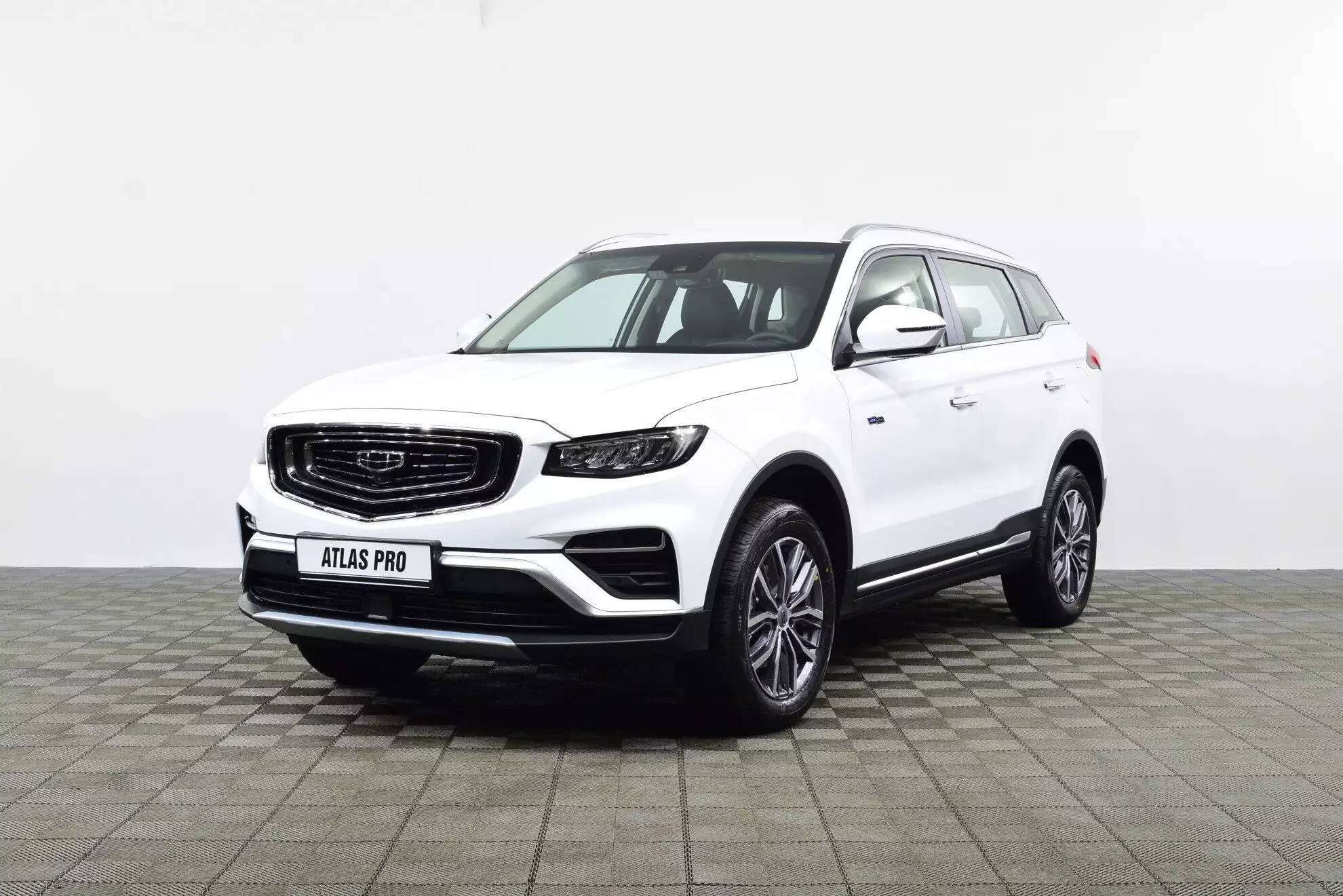 Автосалон: Geely Atlas Pro
