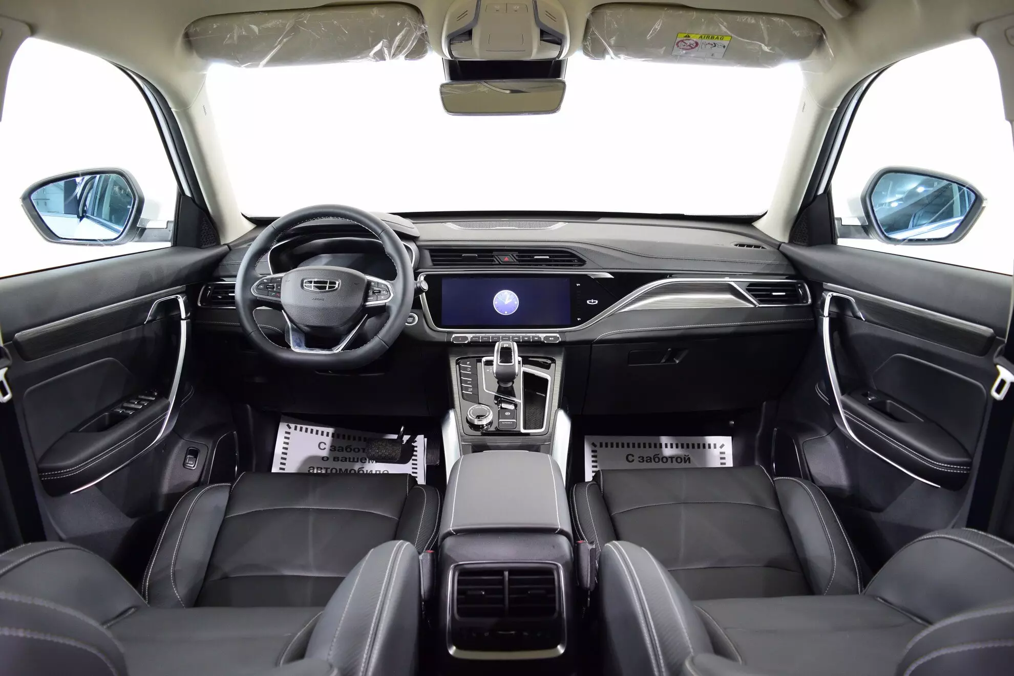 Автосалон: Geely Atlas Pro