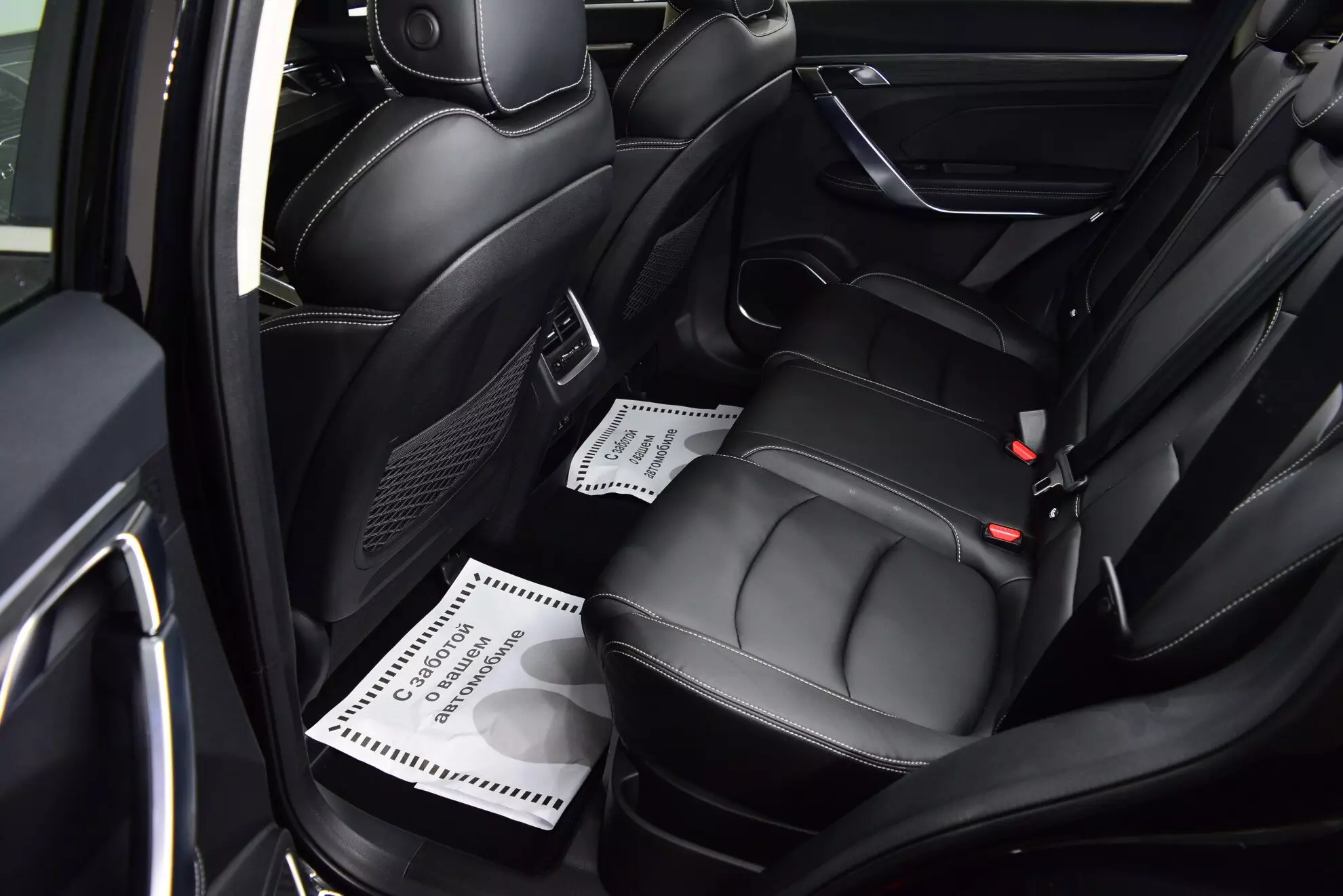Автосалон: Geely Atlas Pro