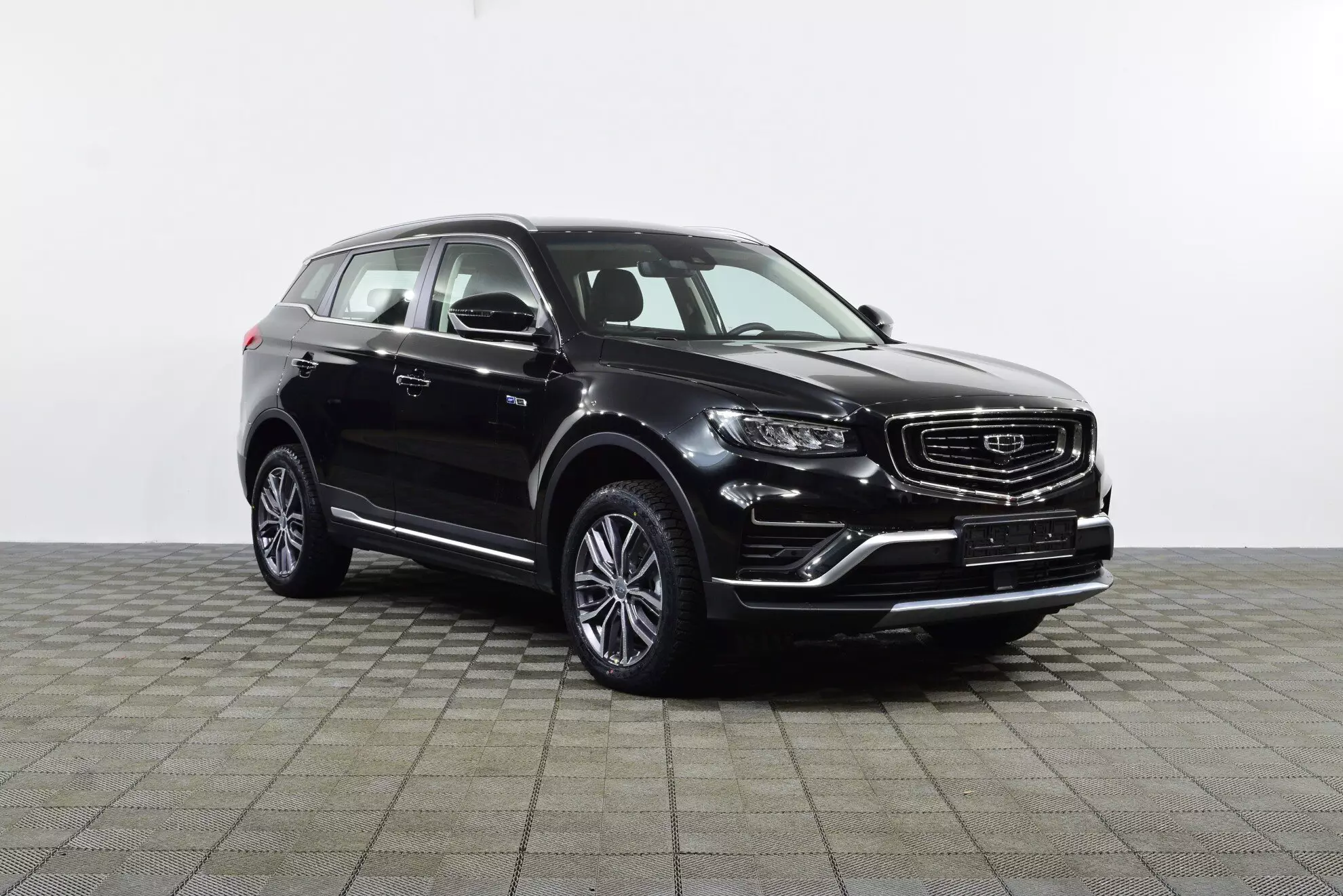 Автосалон: Geely Atlas Pro