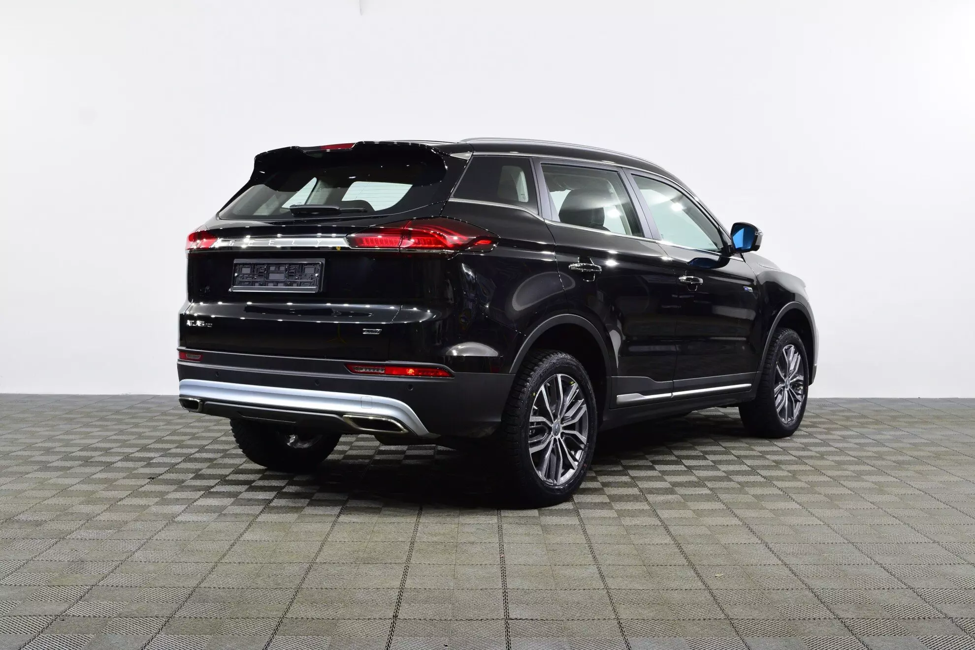 Автосалон: Geely Atlas Pro