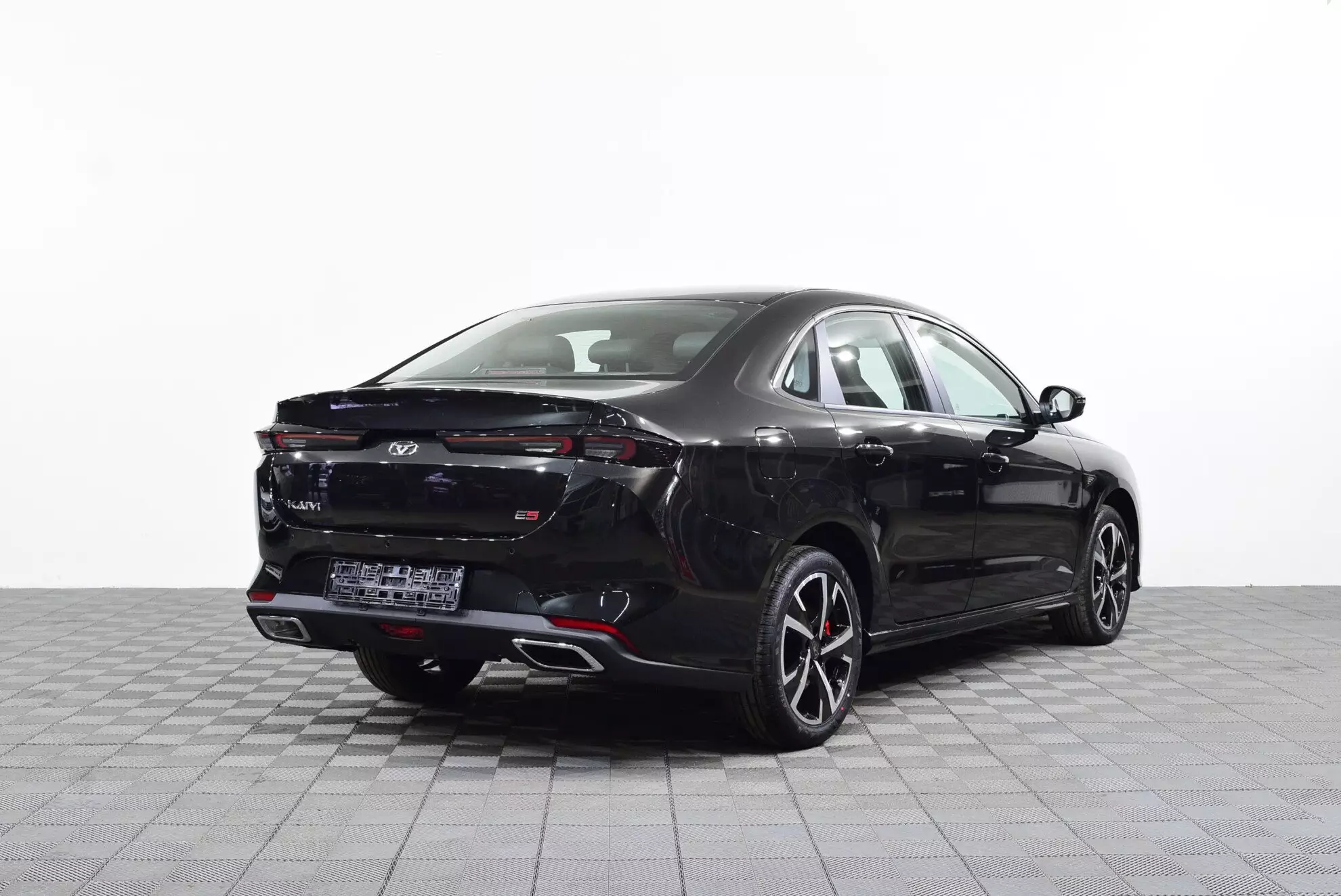 Автосалон: Kaiyi E5