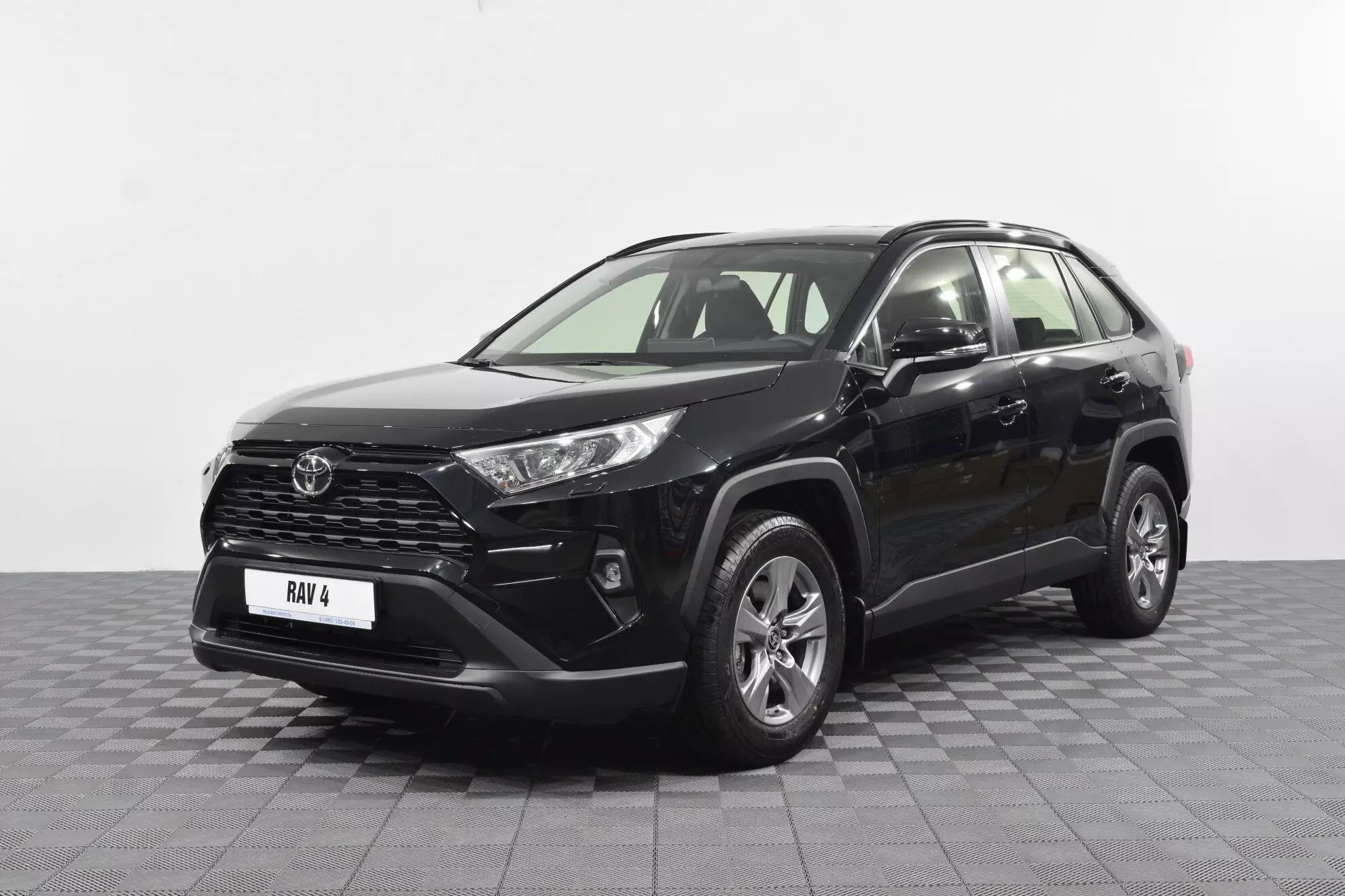 Автосалон: Toyota Rav4